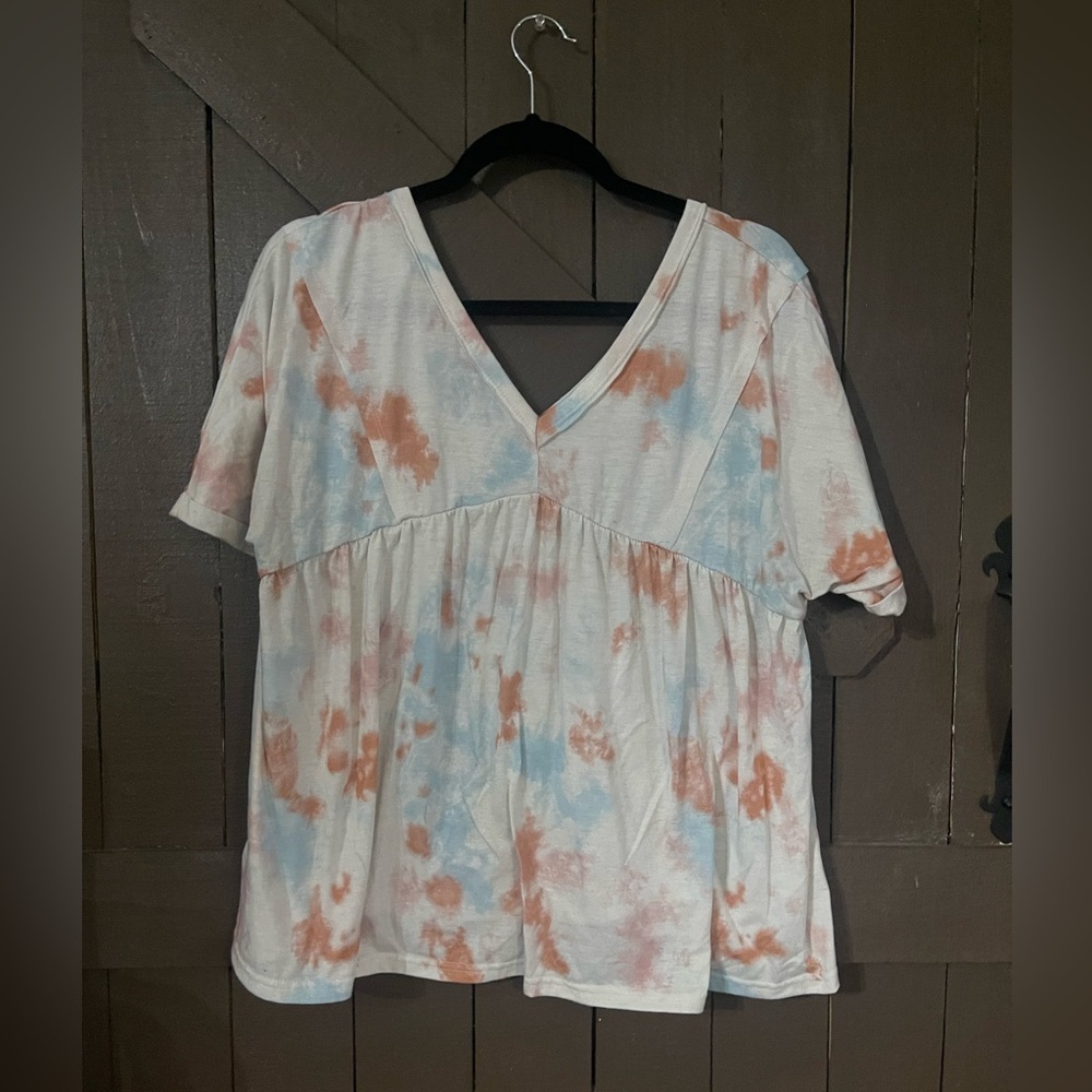 Deep V-neck tee - Picture 4 of 4